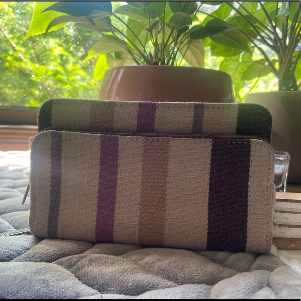 Twenty-One Wallet - Picture 3 of 5